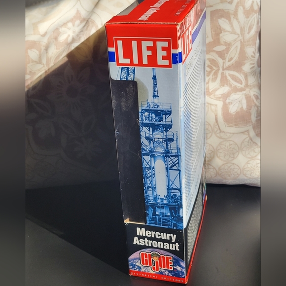 G.I. Joe Astronaut John Glenn Life Magazine Collectible Set - Picture 4 of 13